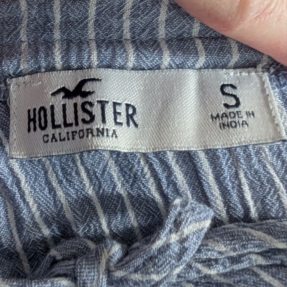 🌙 Hollister Blue And White Striped Off-Shoulder Crop Top - Picture 5 of 9